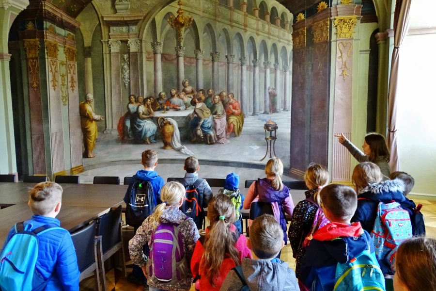 A co teprve vevnitř! Podrobněji jsme prozkoumali obraz Poslední večeře. A proč?