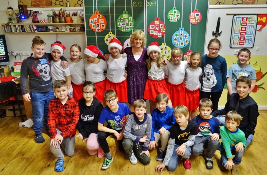 Tak to jsme my - všichni MUDLÍCI v plné vánoční parádě.