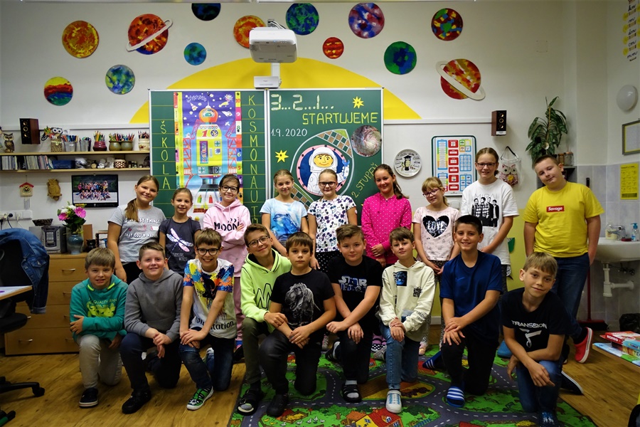 1. 9. 2020 Jsme odstartovali svůj poslední rok na 1. stupni jako Vesmírní Mudlíci.