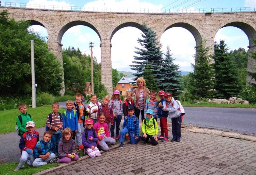 Ve Smržovce jsme obdivovali technický zázrak 19. století - železniční viadukt.