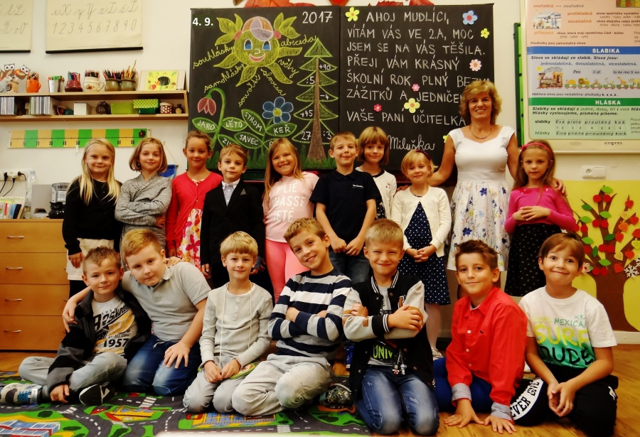 Takhle nám to první den slušelo. Chyběli jen Vládík a Tomáš, kteří byli ještě u moře. 