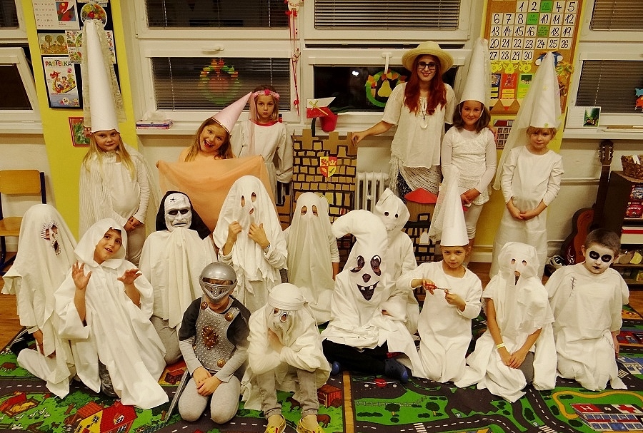 Takhle to všem příchozím duchům slušelo.